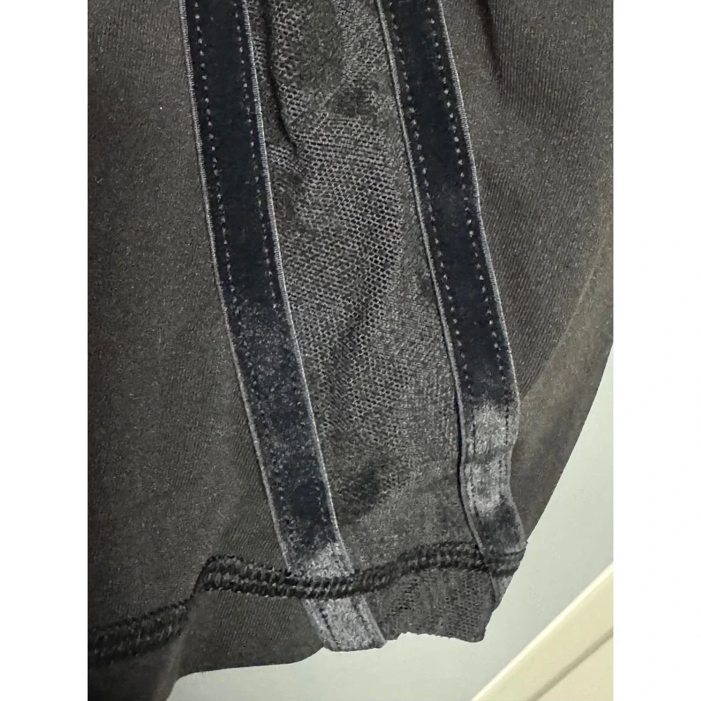 Lululemon Black Velvet Detail Mesh Floral Side Panel Leggings Cropped Size‎ 2
